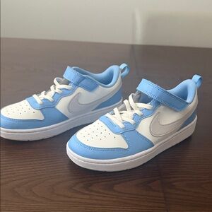 Nike Kids Light Blue and White Hook-and-Loop Court Sneakers
